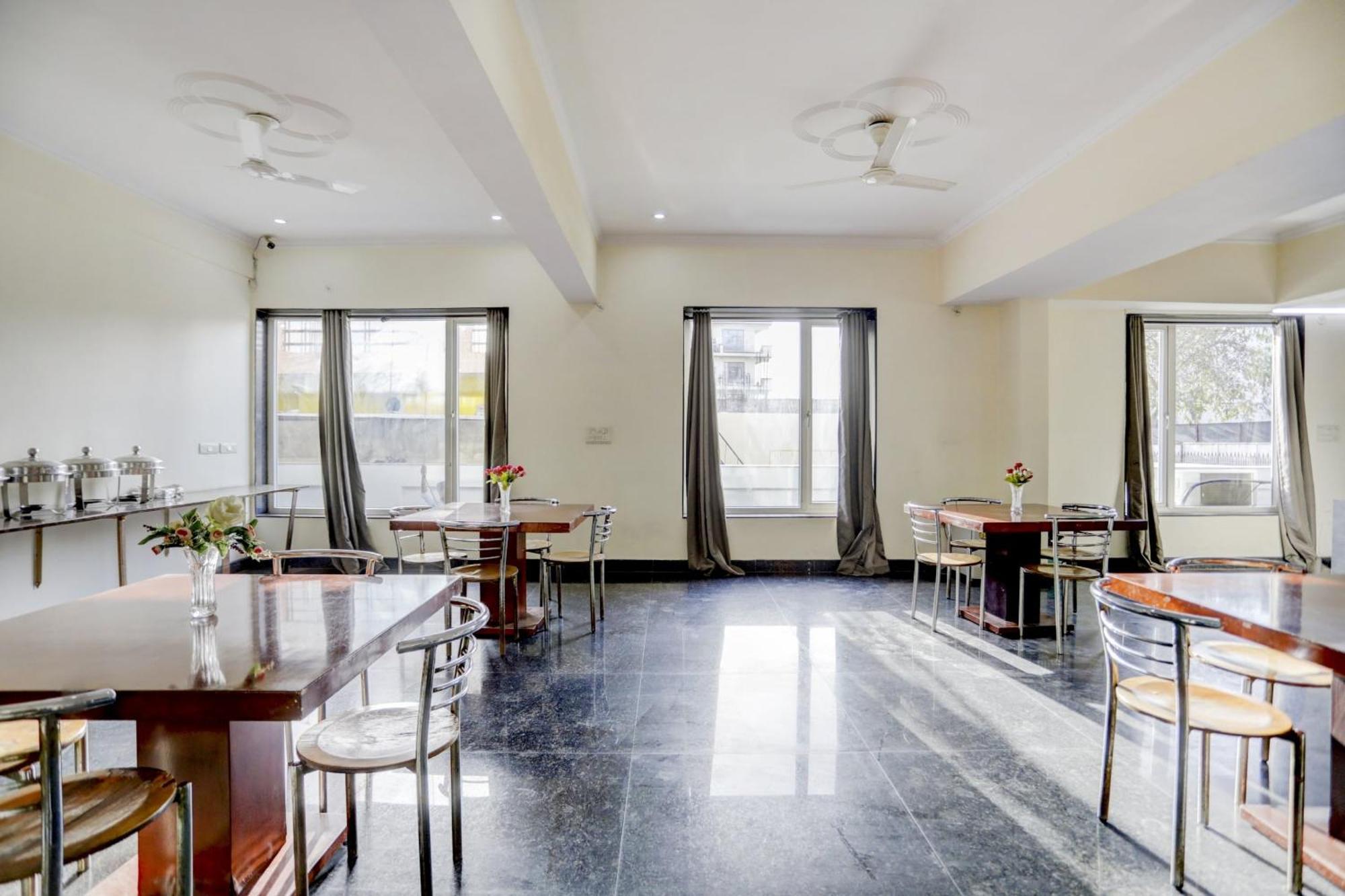 Super Town House Hi5 Aditya International Bhubaneswar Esterno foto