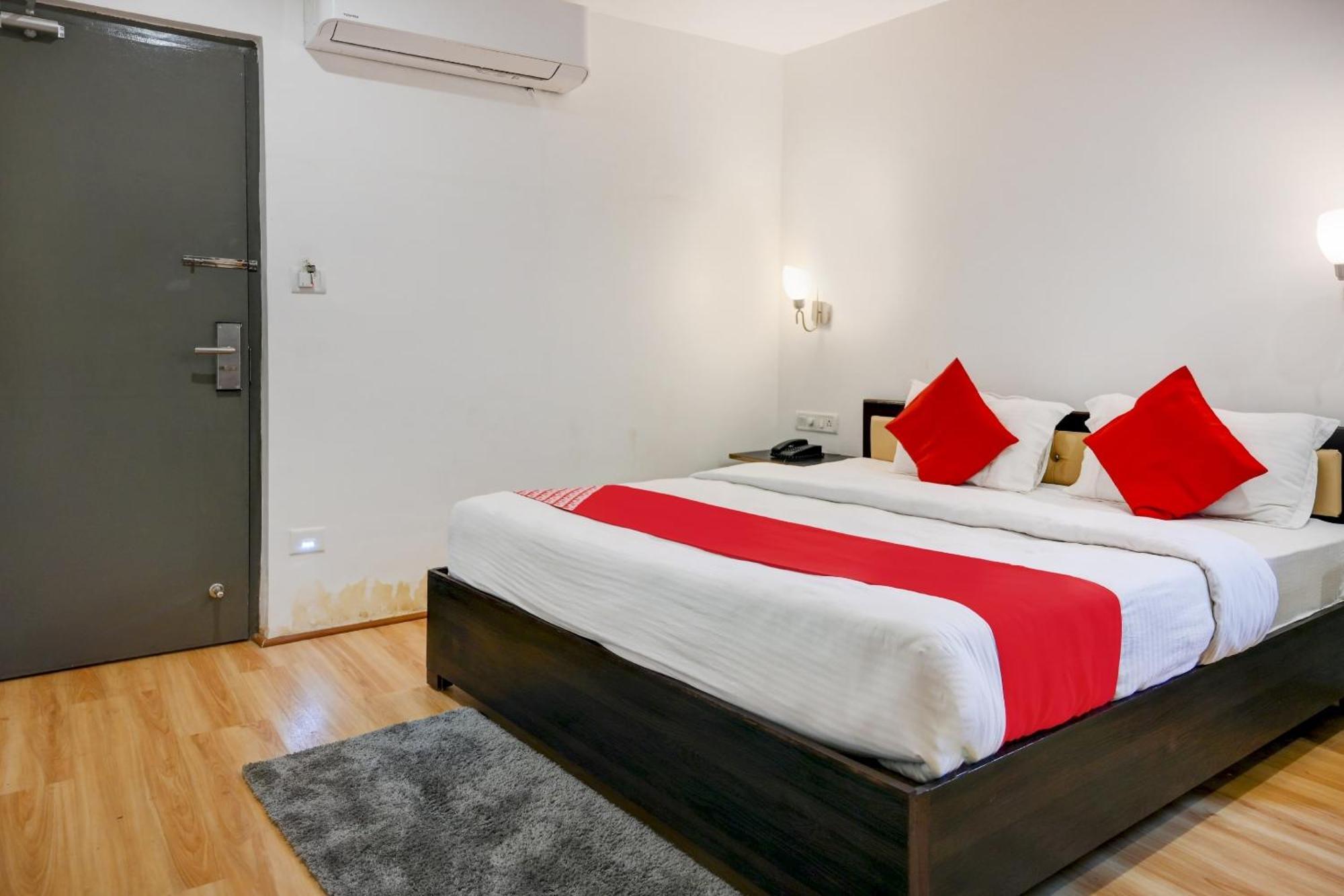Super Town House Hi5 Aditya International Bhubaneswar Esterno foto